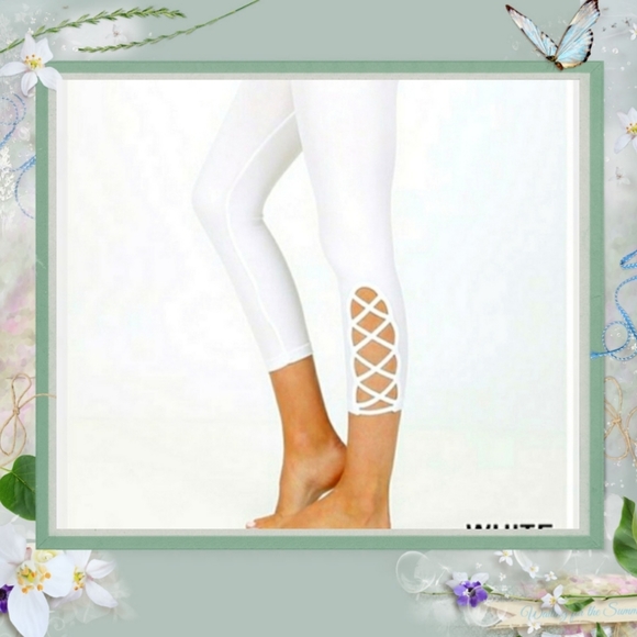 Pants - 🎉HP LAST PAIR Capri Leggings